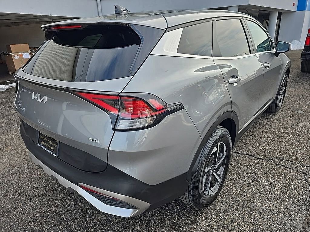 Used 2023 Kia Sportage LX image 3