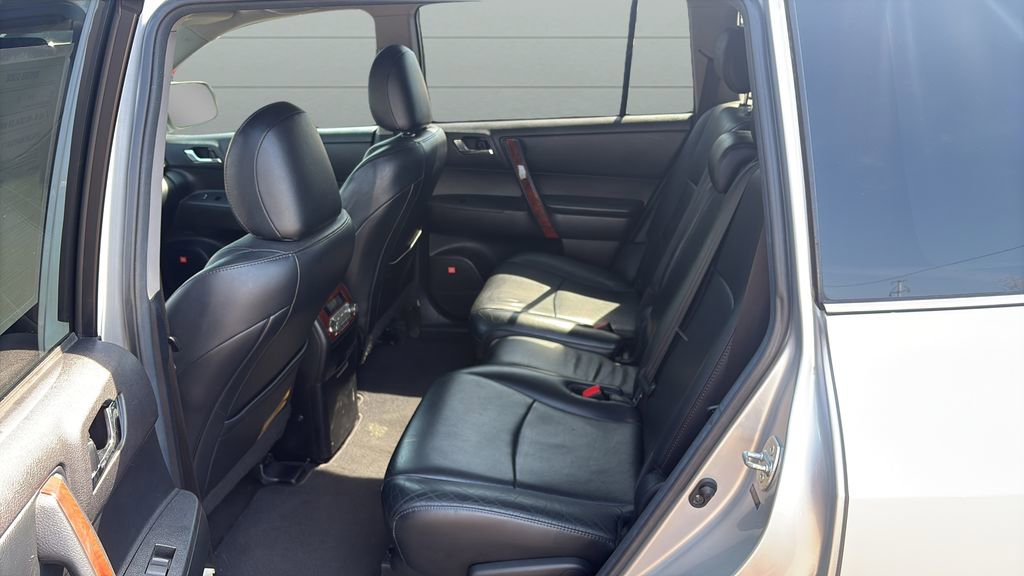 Used 2011 Toyota Highlander Limited w/ Tow Pkg AWD/4WD image 18