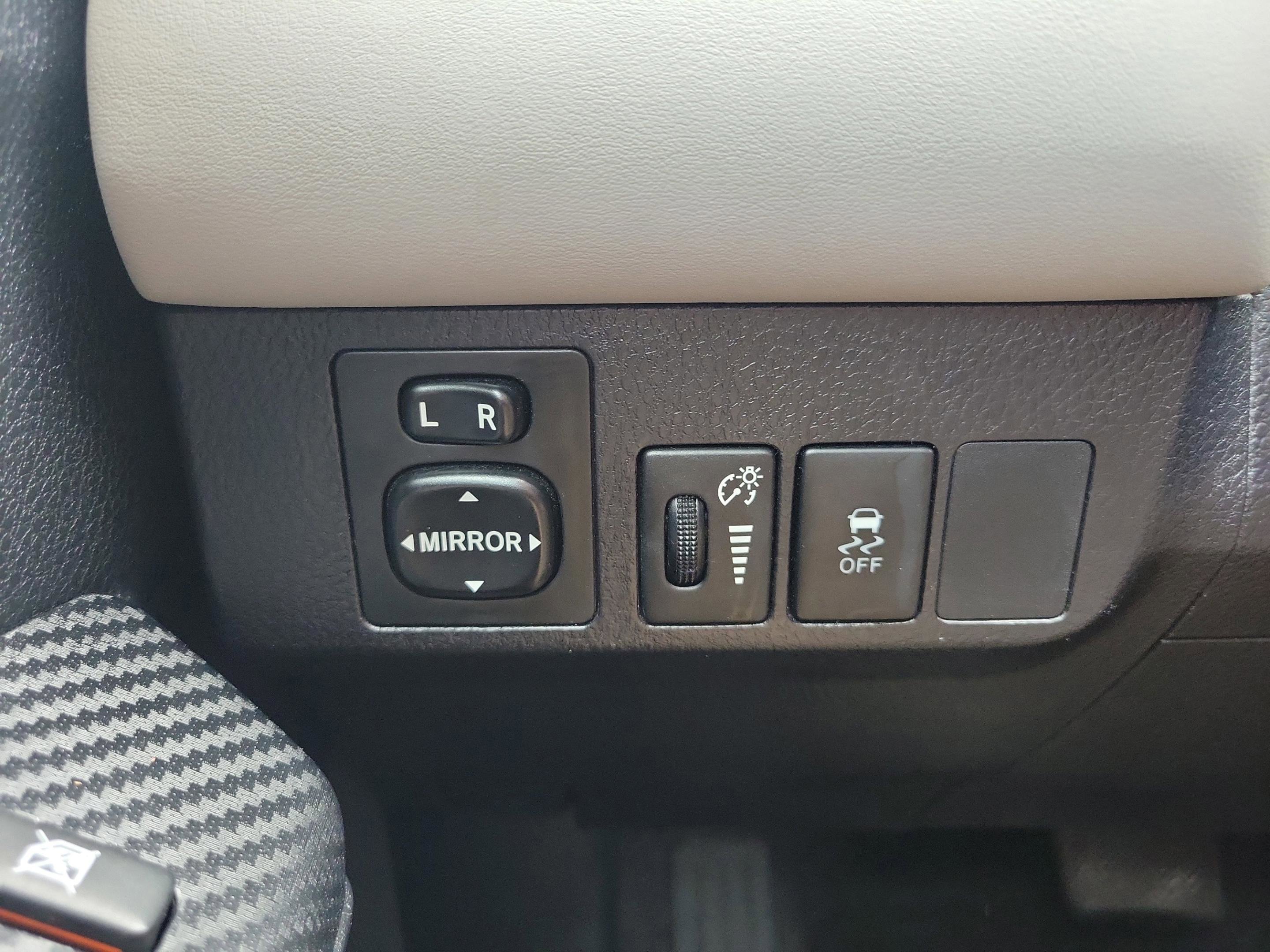 Used 2015 Toyota RAV4 XLE image 29