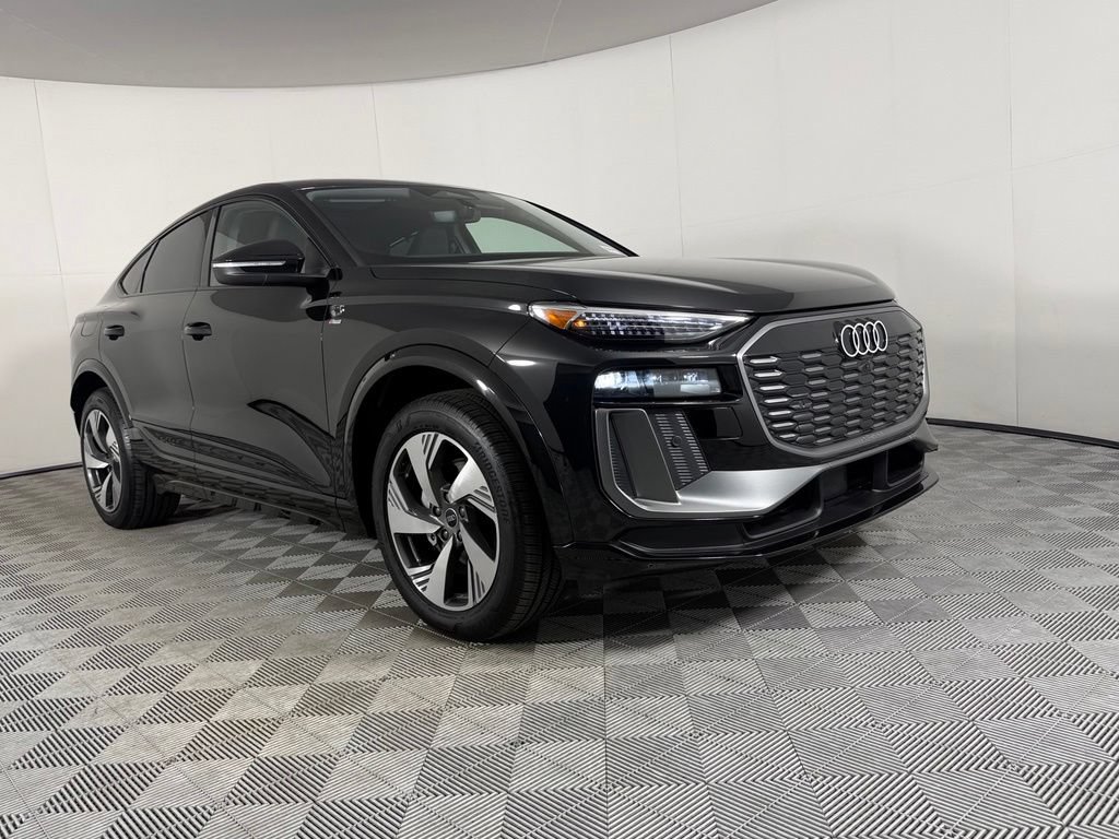 Used 2025 Audi Q6 e-tron Premium Plus w/ Premium Plus AWD/4WD image 5
