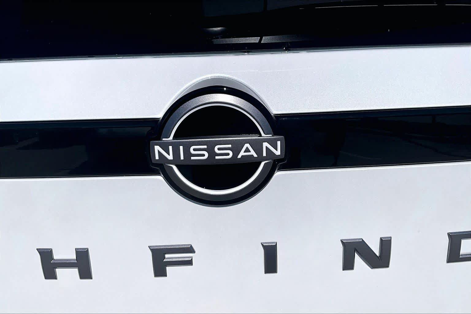 New 2026 Nissan Pathfinder SL FWD image 15