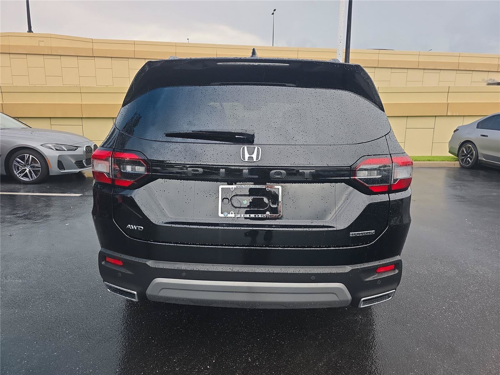 Used 2025 Honda Pilot Touring image 3