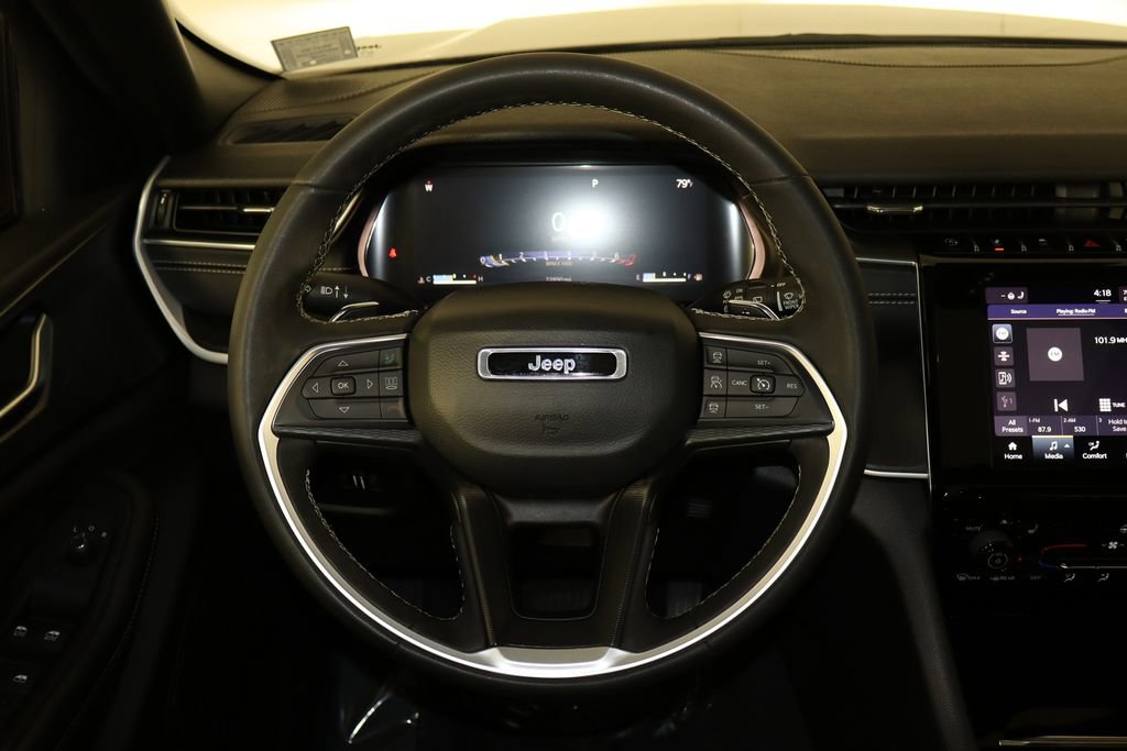 Used 2023 Jeep Grand Cherokee Altitude RWD image 28