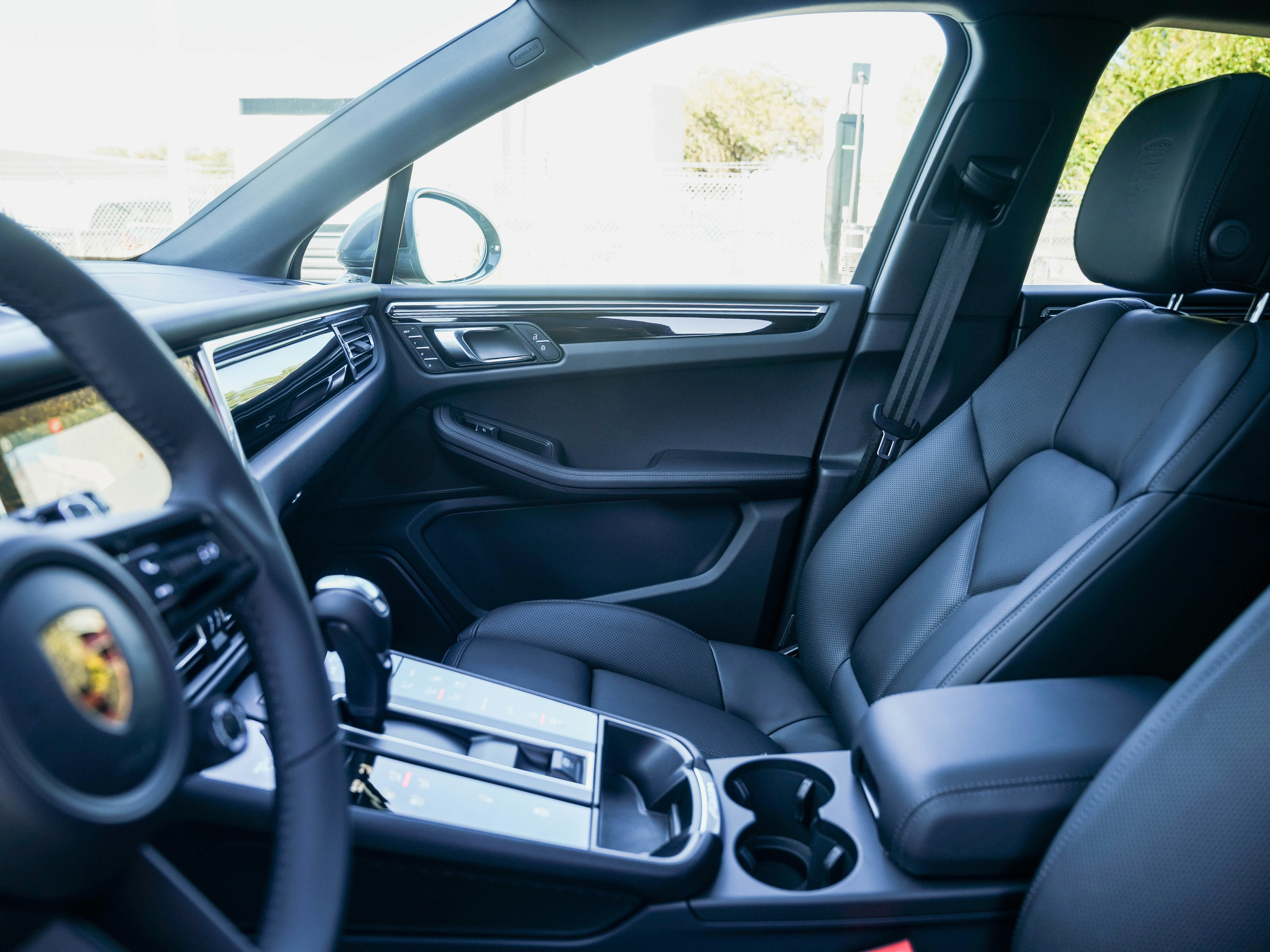 Certified 2026 Porsche Macan Turbo AWD/4WD image 22