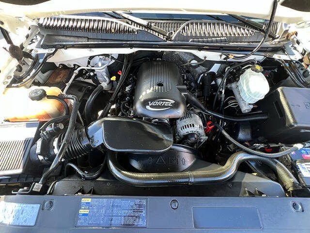 Used 2004 Chevrolet Silverado 2500 LT w/ Skid Plate Package AWD/4WD image 22