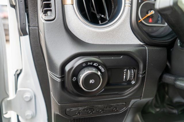 Used 2024 Jeep Wrangler Sahara AWD/4WD image 19