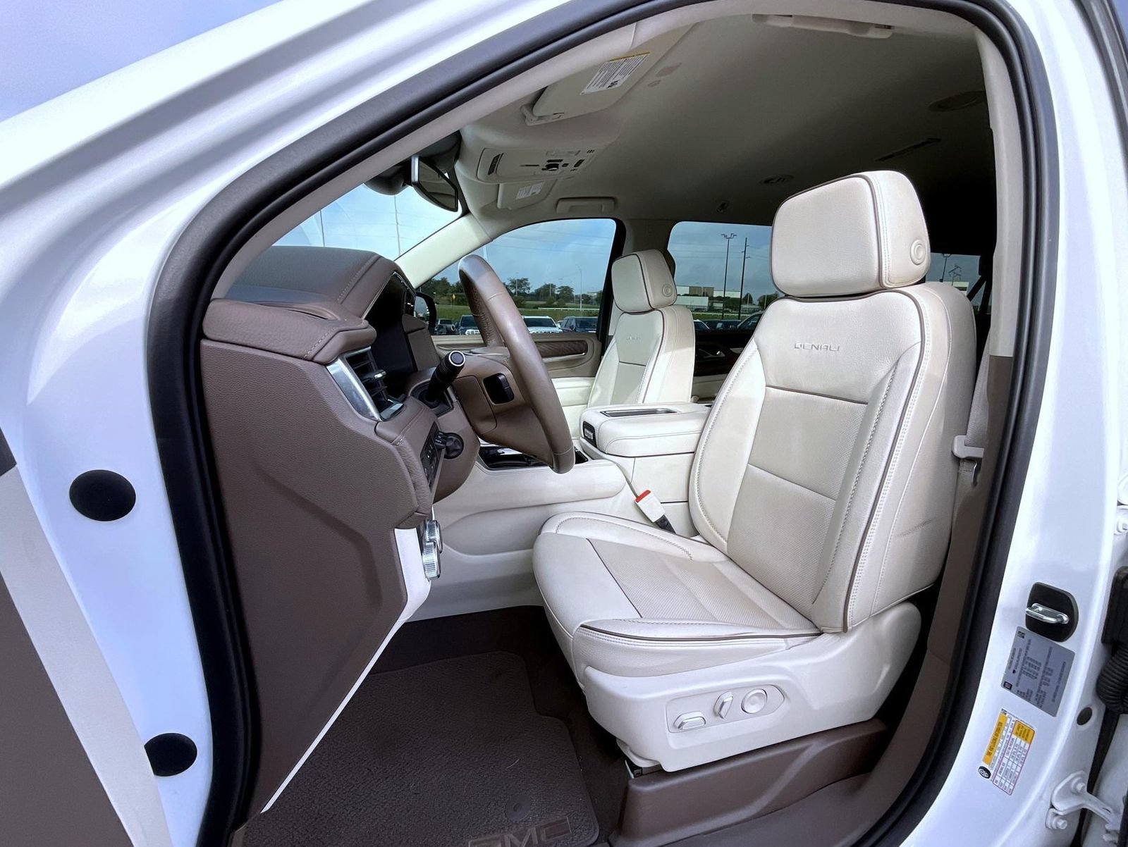 Certified 2023 GMC Yukon XL Denali AWD/4WD image 10