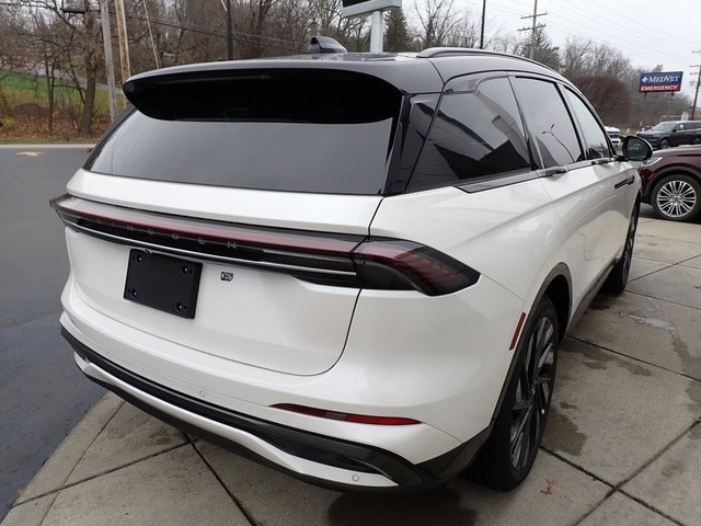New 2026 Lincoln Nautilus Reserve w/ Jet Appearance Package image 13