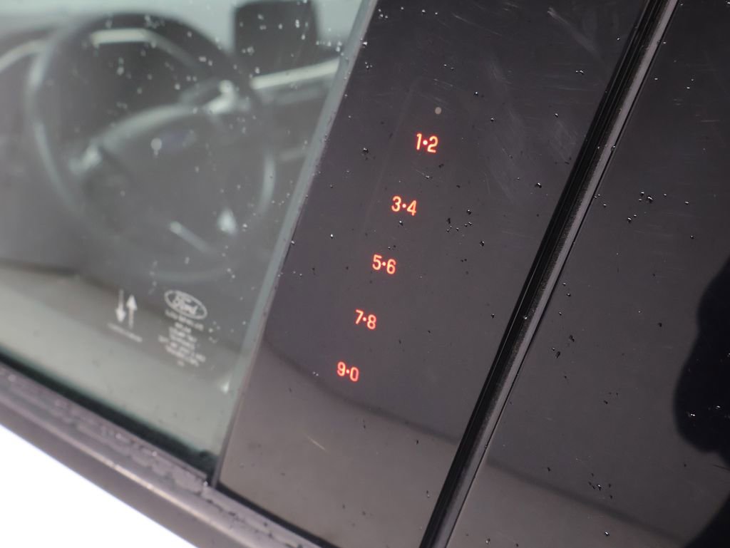 Used 2020 Ford Escape SE image 9