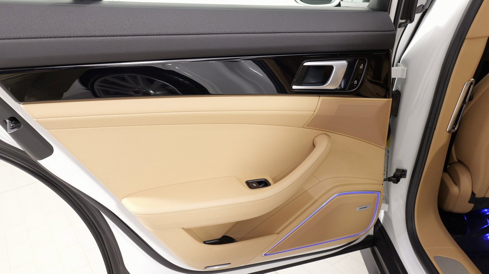 Used 2021 Porsche Panamera 4 image 33