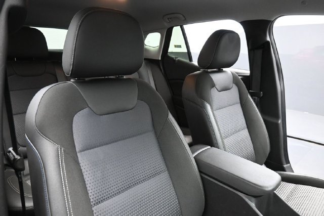 Used 2025 Chevrolet Trax LT FWD image 32