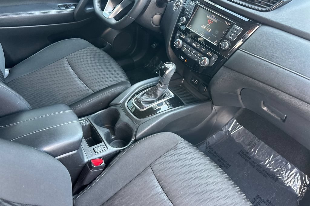 Used 2020 Nissan Rogue SV FWD image 15