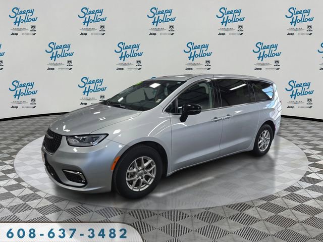 Used 2024 Chrysler Pacifica Touring-L image 1
