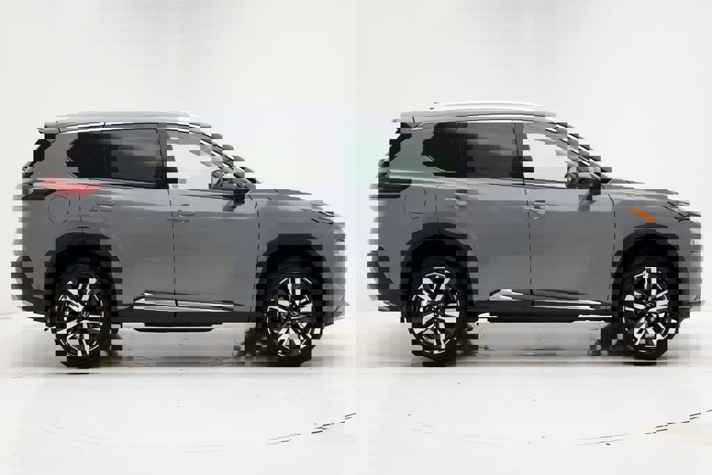 Used 2023 Nissan Rogue Platinum w/ Platinum Premium Package image 3