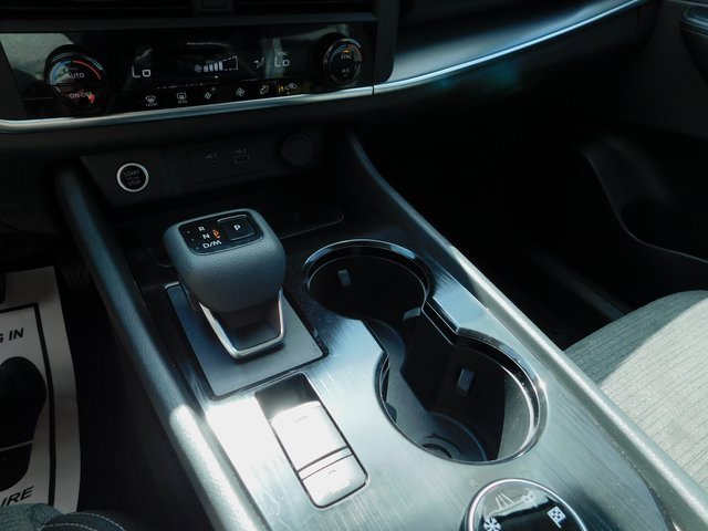 Used 2023 Nissan Rogue SV image 11