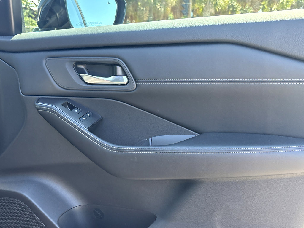 Used 2024 Nissan Rogue SV w/ SV Premium Package image 14