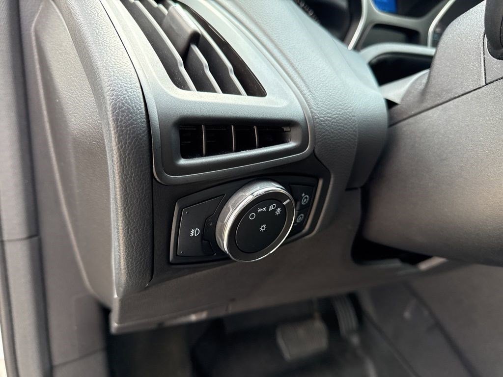 Used 2012 Ford Focus SE image 11