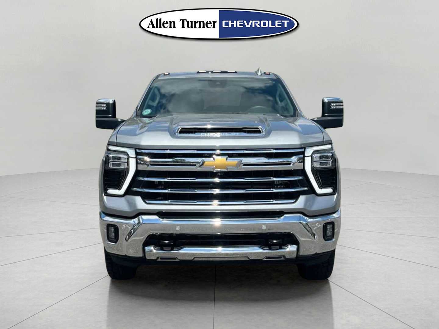 Used 2024 Chevrolet Silverado 2500 LTZ w/ LTZ Plus Package AWD/4WD image 2