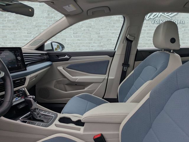 Certified 2025 Volkswagen Jetta SE FWD image 20