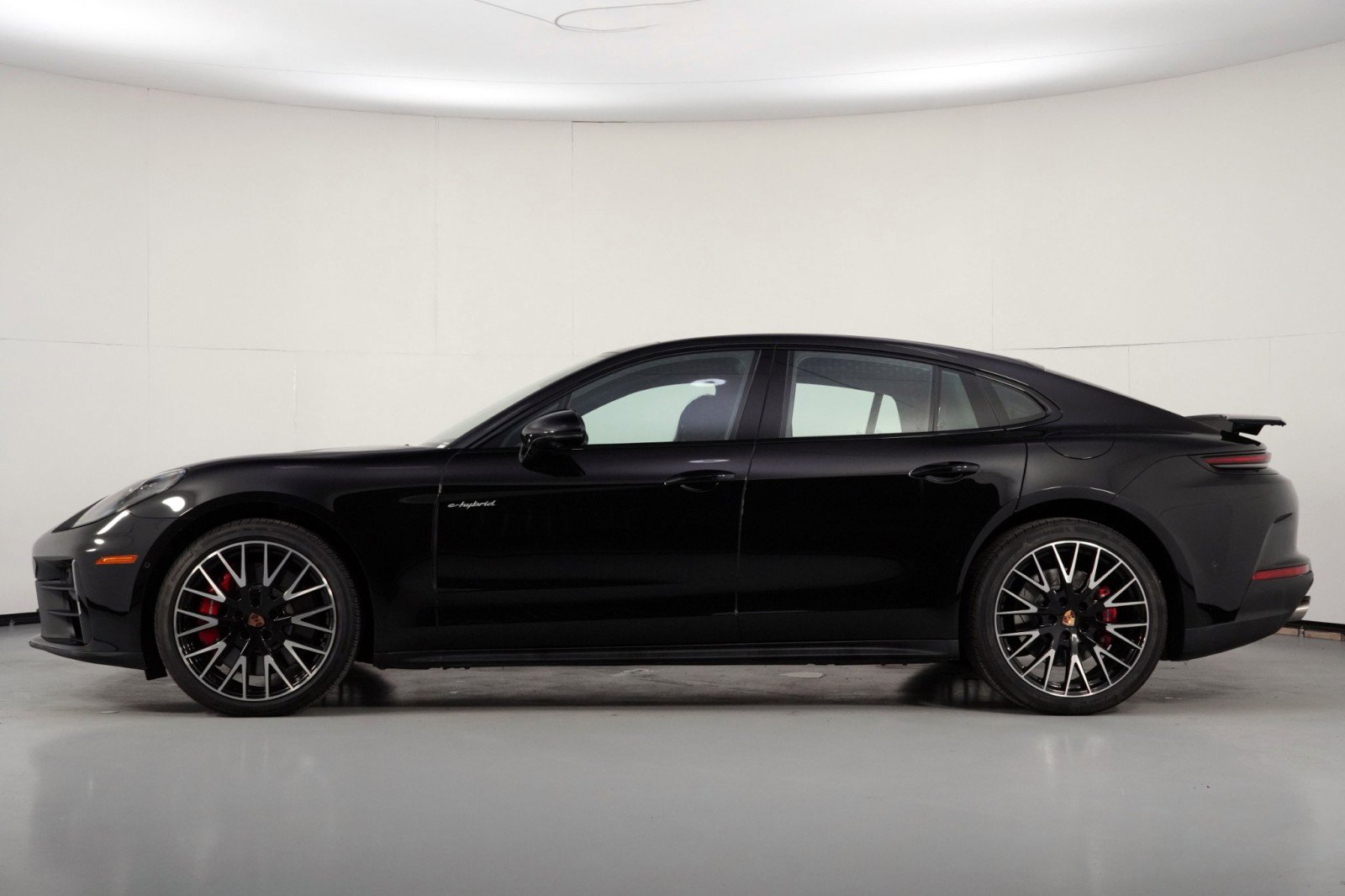 Used 2025 Porsche Panamera 4S w/ Premium Package image 9