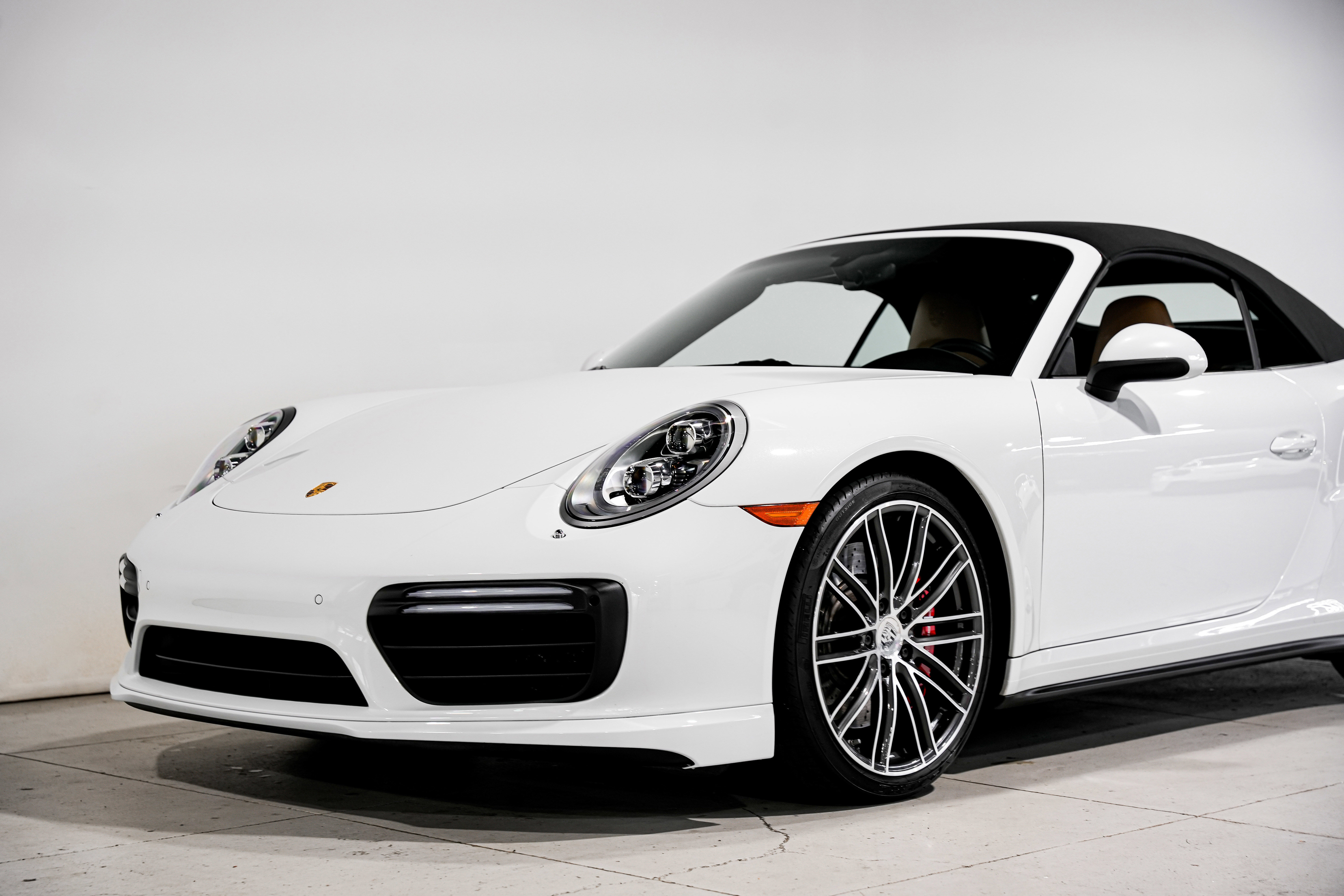 Used 2018 Porsche 911 Turbo image 32