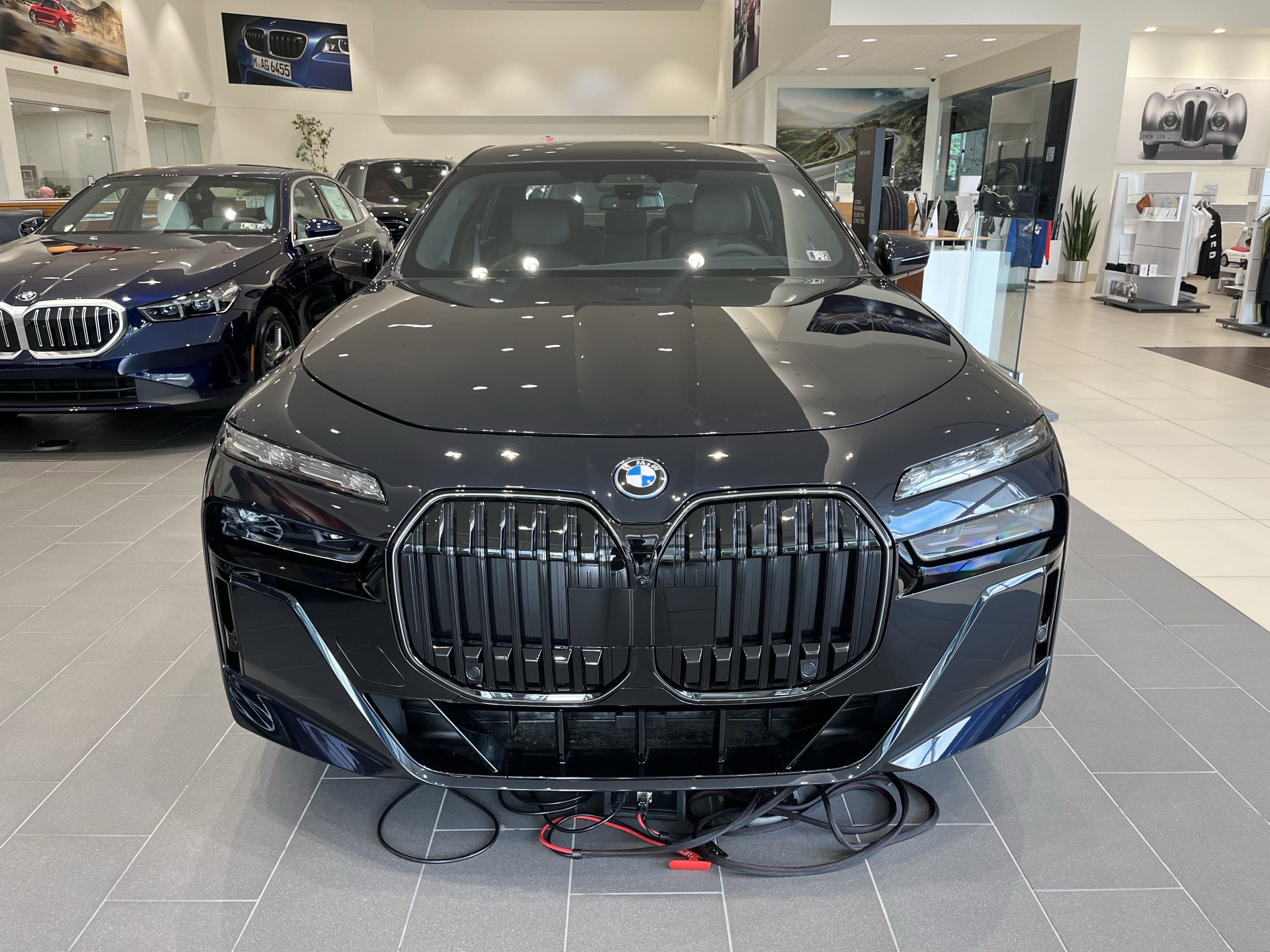 Used 2025 BMW i7 xDrive60 w/ Executive Package image 3