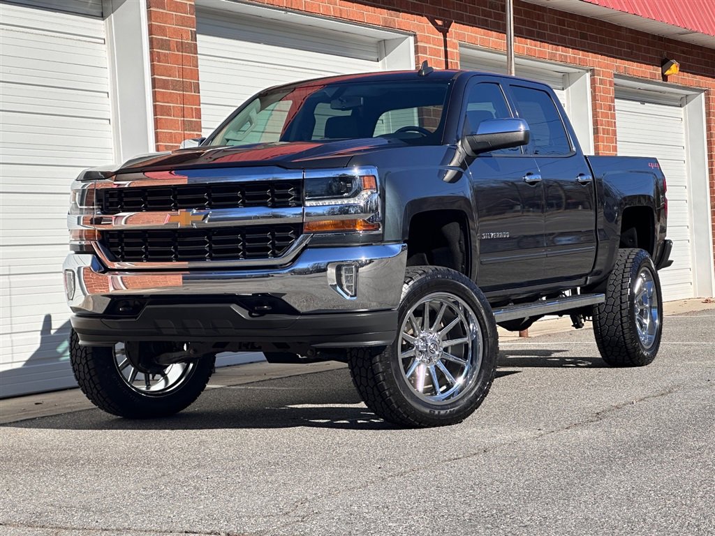 Used 2018 Chevrolet Silverado 1500 LT w/ All Star Edition image 8