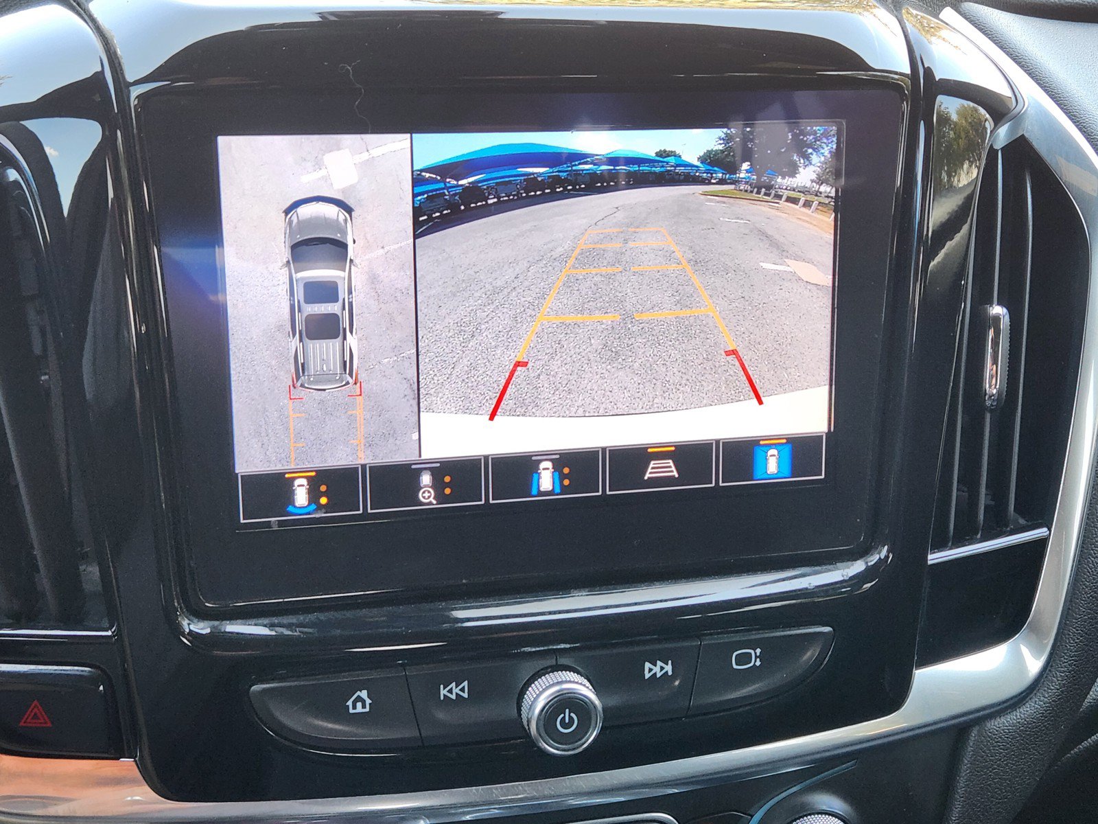 Used 2022 Chevrolet Traverse RS FWD image 7