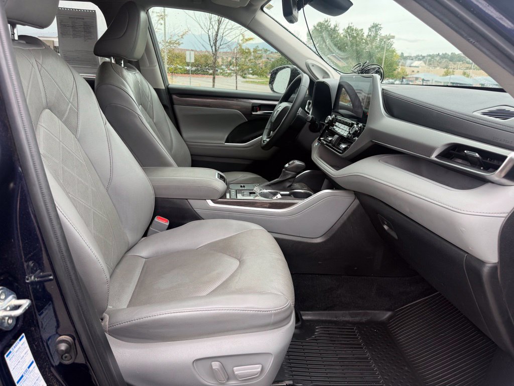 Used 2022 Toyota Highlander Platinum AWD/4WD image 27