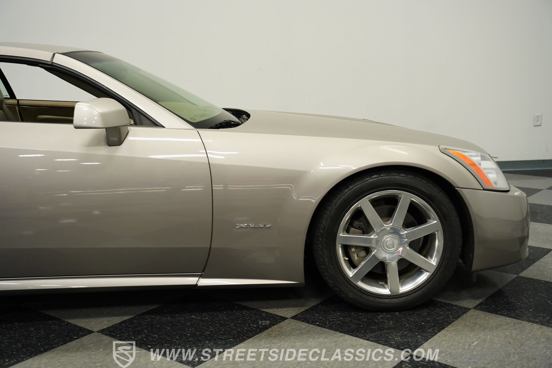 Used 2004 Cadillac XLR image 29