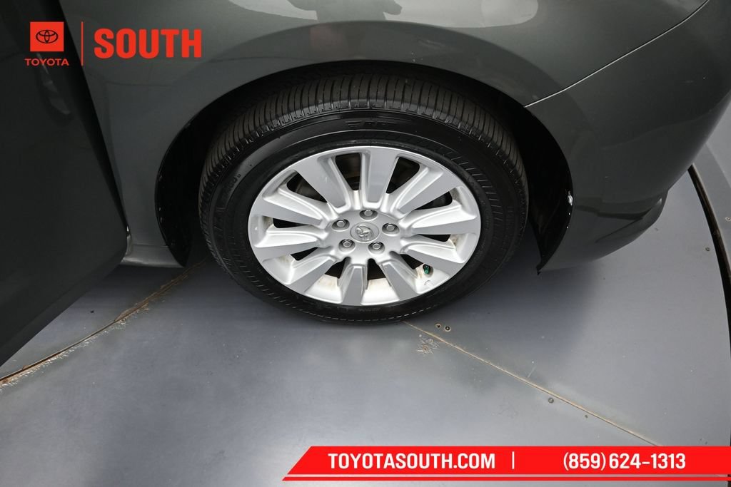 Used 2014 Toyota Sienna LE AWD/4WD image 29