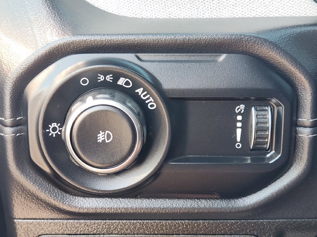 Used 2025 Jeep Wrangler Unlimited Sahara AWD/4WD image 22