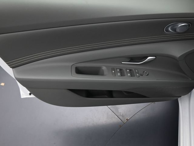 Certified 2025 Hyundai Elantra SEL FWD image 10