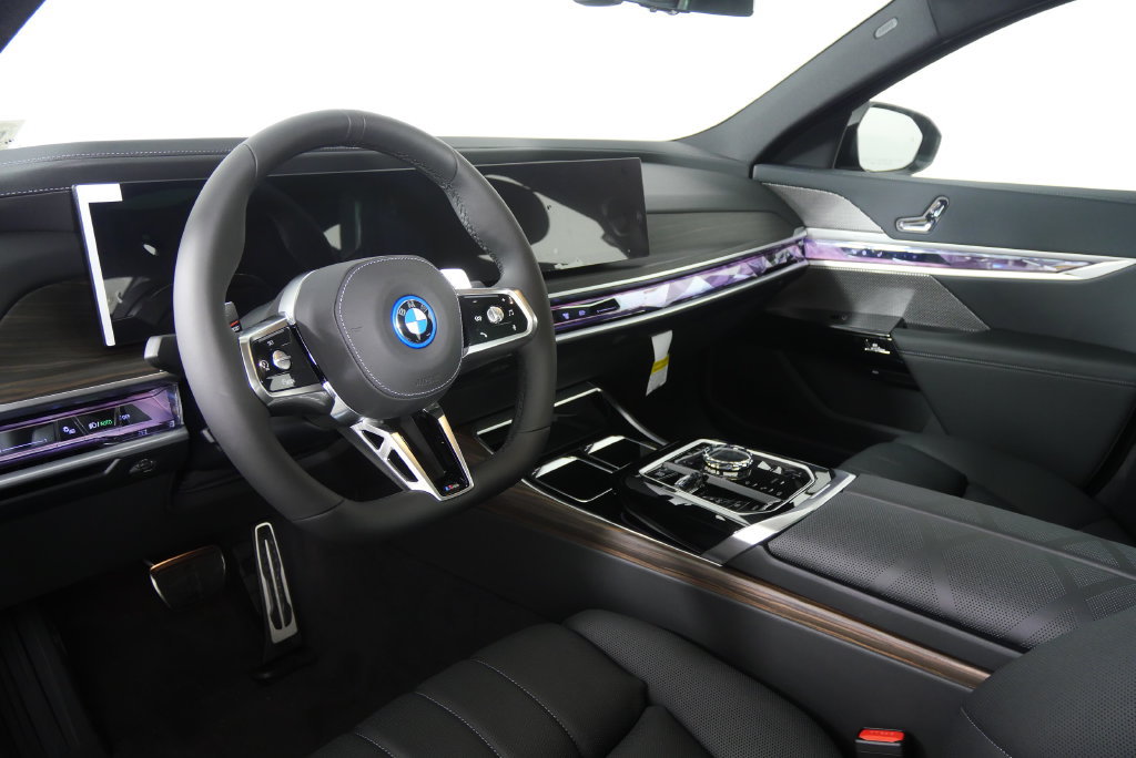 Used 2026 BMW 750e xDrive AWD/4WD image 13