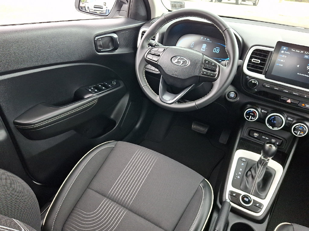 Used 2026 Hyundai Venue SEL FWD image 15