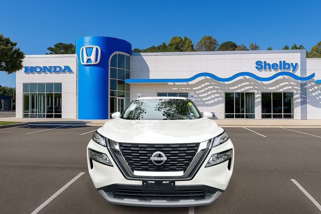 Used 2023 Nissan Rogue SV image 3