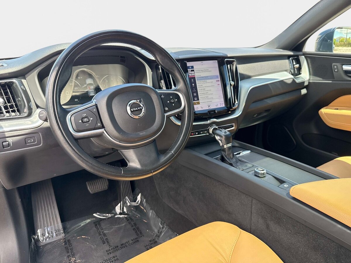 Used 2018 Volvo XC60 T5 Momentum w/ Vision Package AWD/4WD image 15