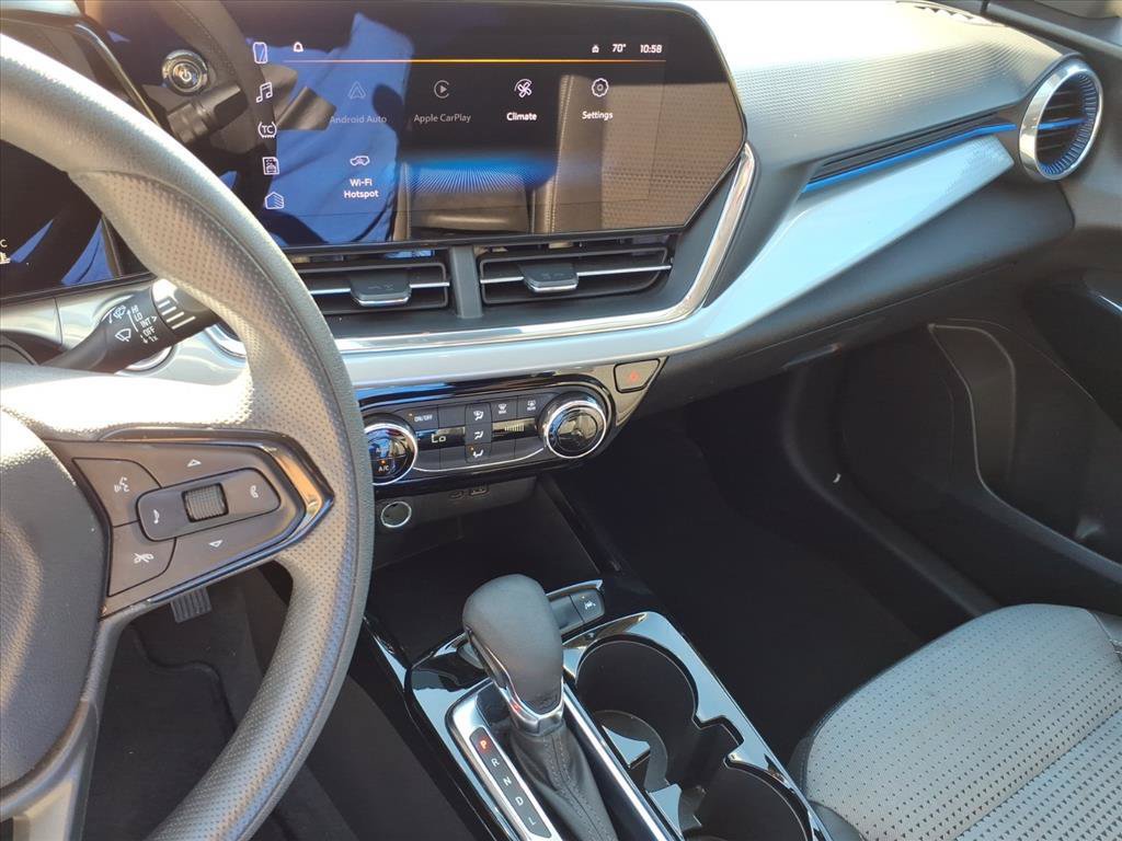 Used 2025 Chevrolet Trax LT FWD image 32