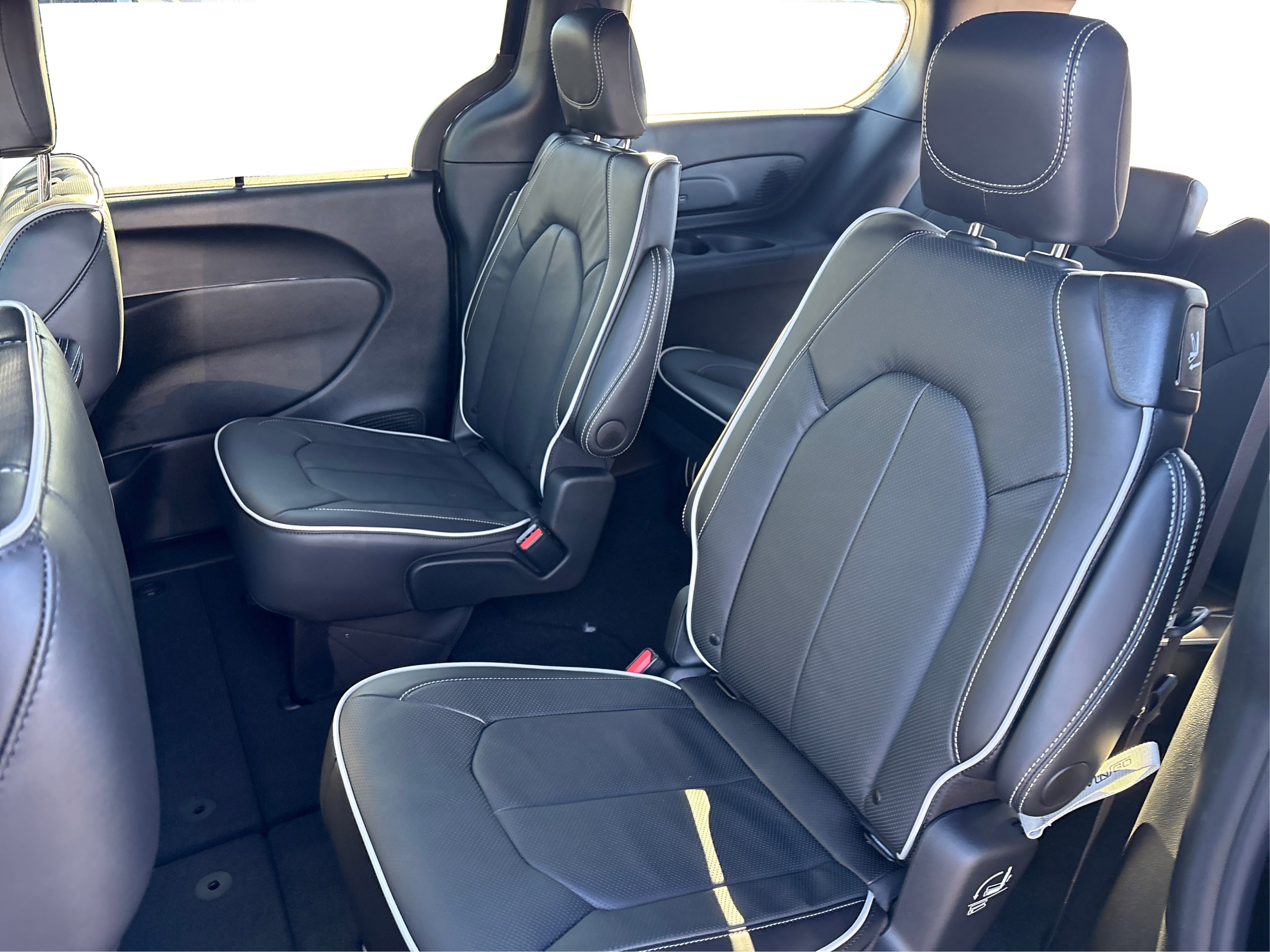 New 2026 Chrysler Pacifica Limited image 10