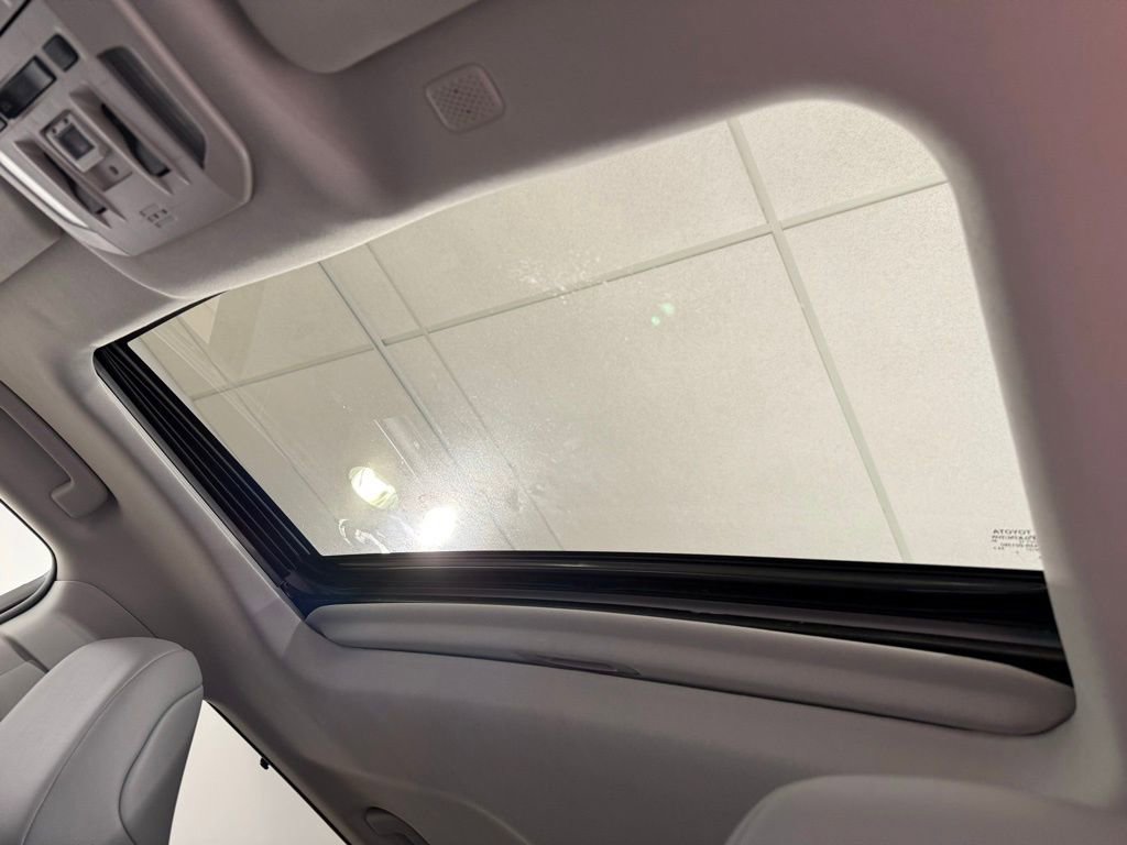 Used 2022 Toyota Highlander XLE image 18