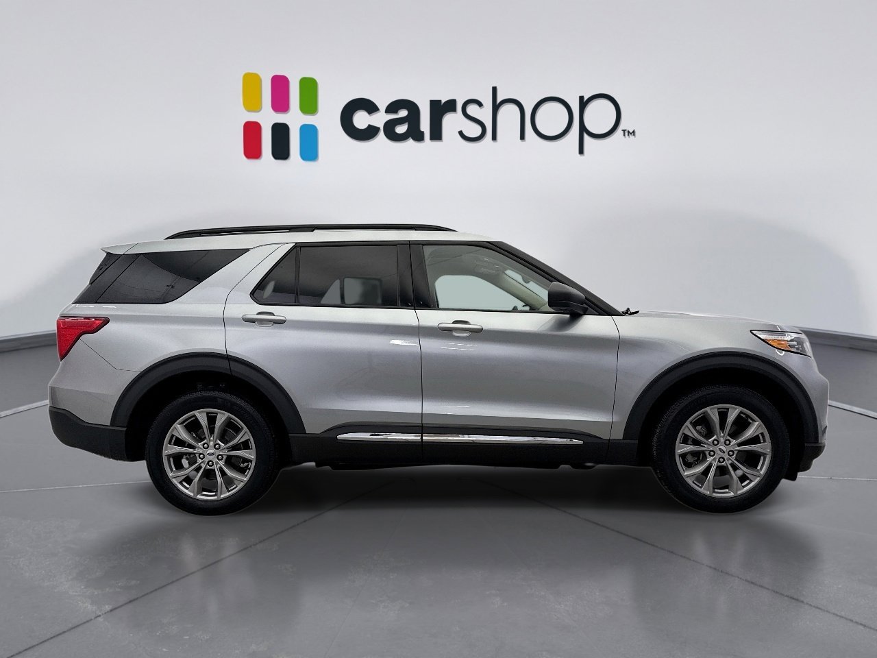 Used 2023 Ford Explorer XLT w/ Equipment Group 202A image 6