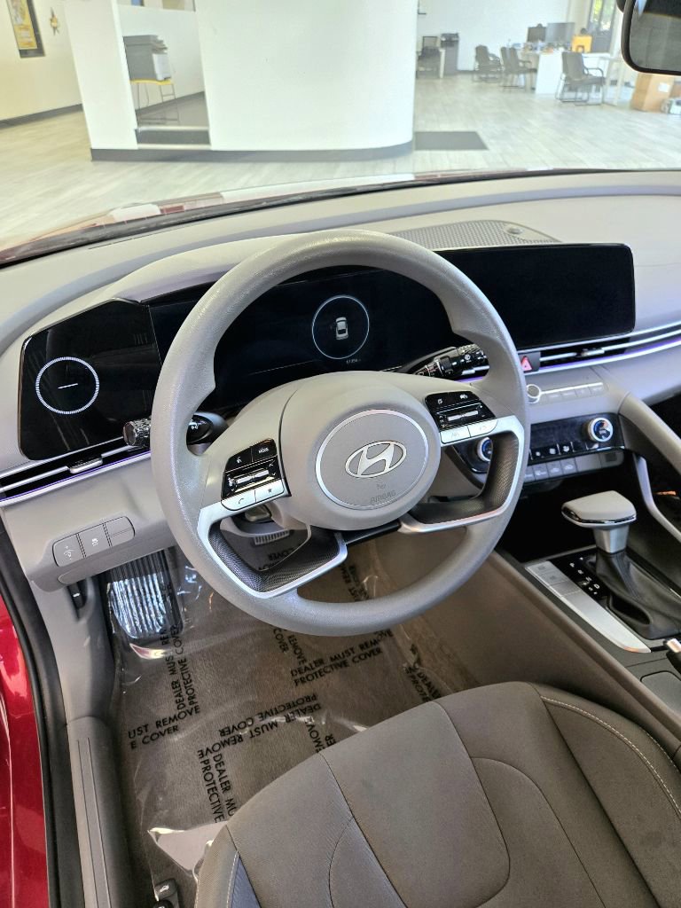 Used 2024 Hyundai Elantra SEL image 12