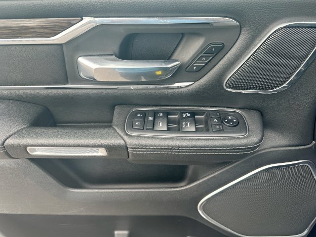 Used 2019 RAM 1500 Laramie AWD/4WD image 16