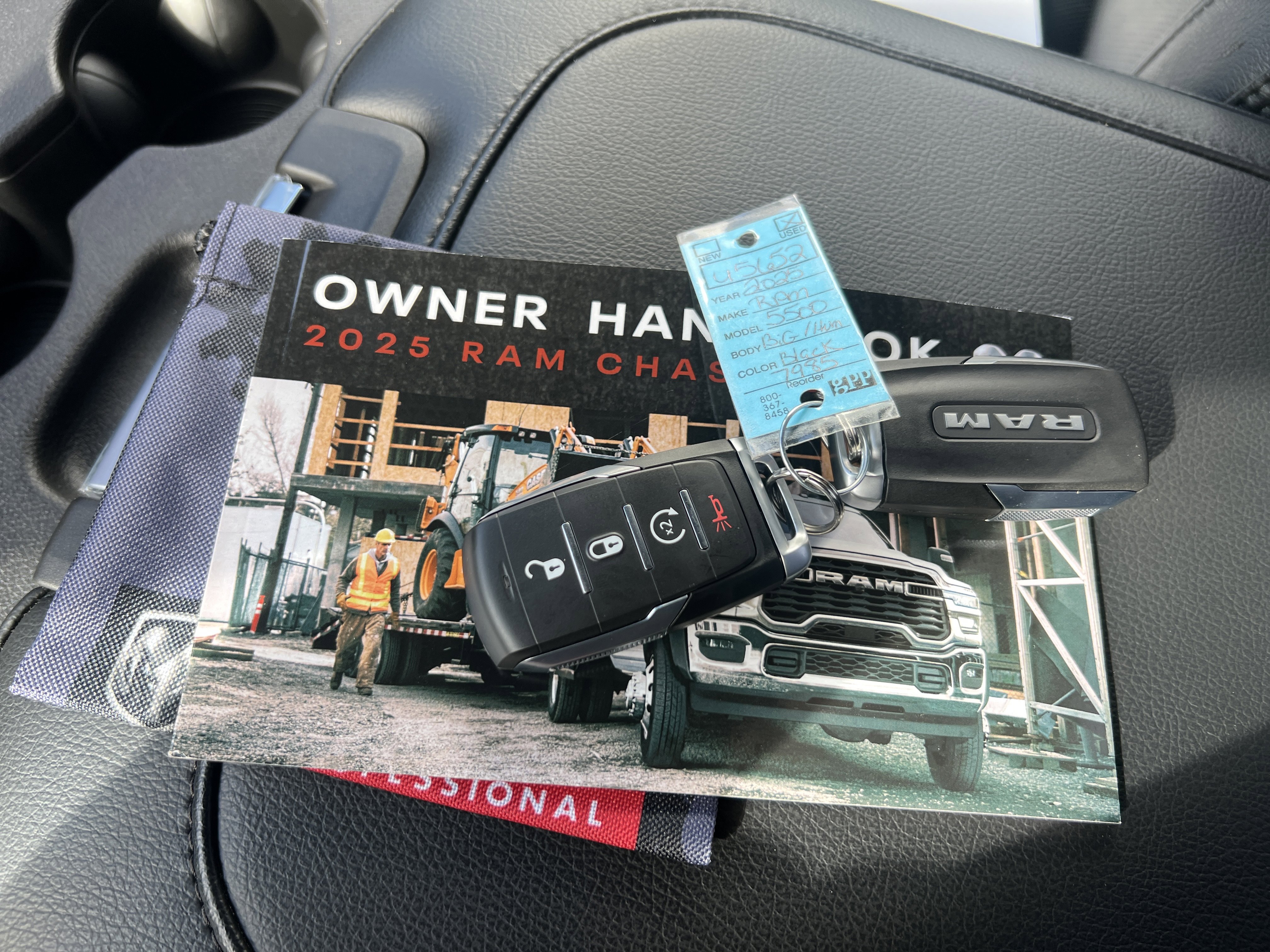 Used 2025 RAM 5500 4x4 Regular Cab image 28