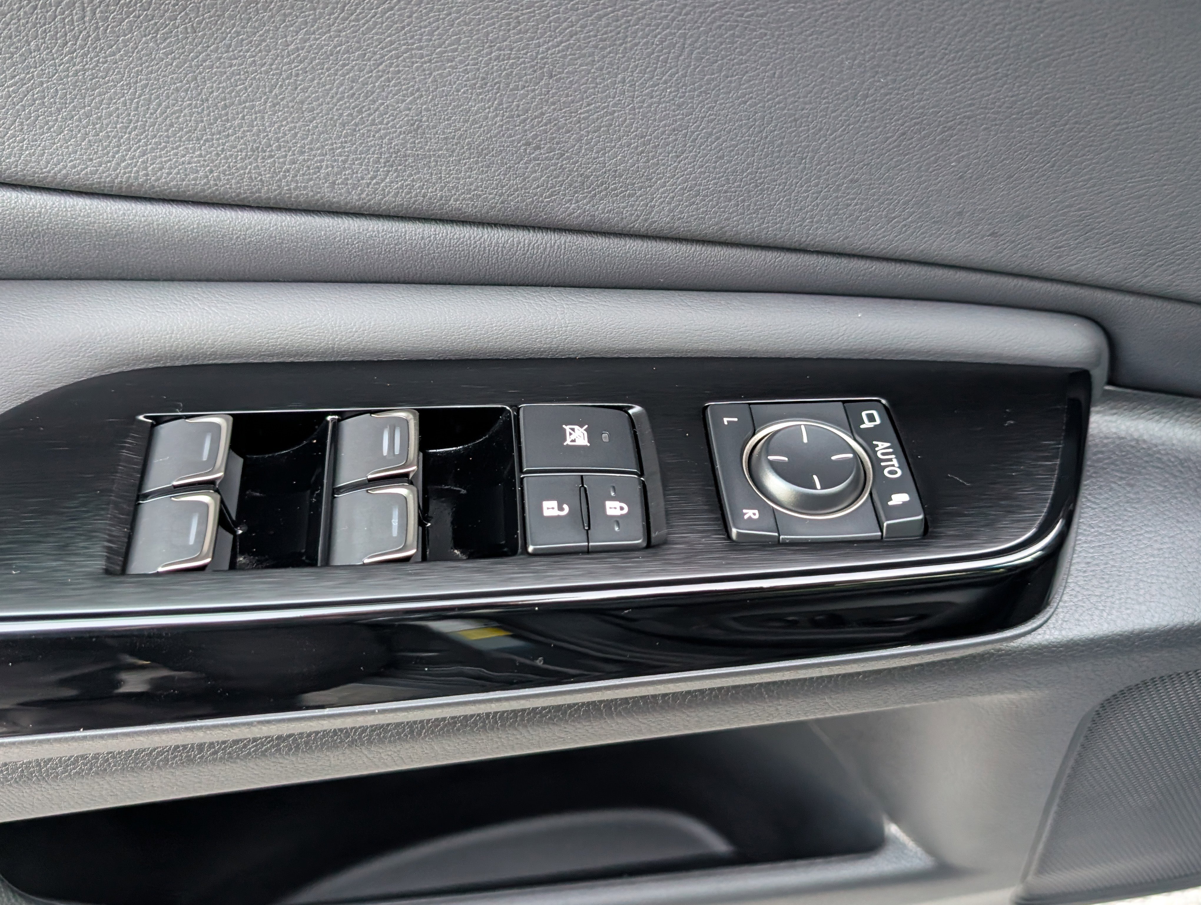 Certified 2025 Lexus ES 350 w/ Premium Package image 19