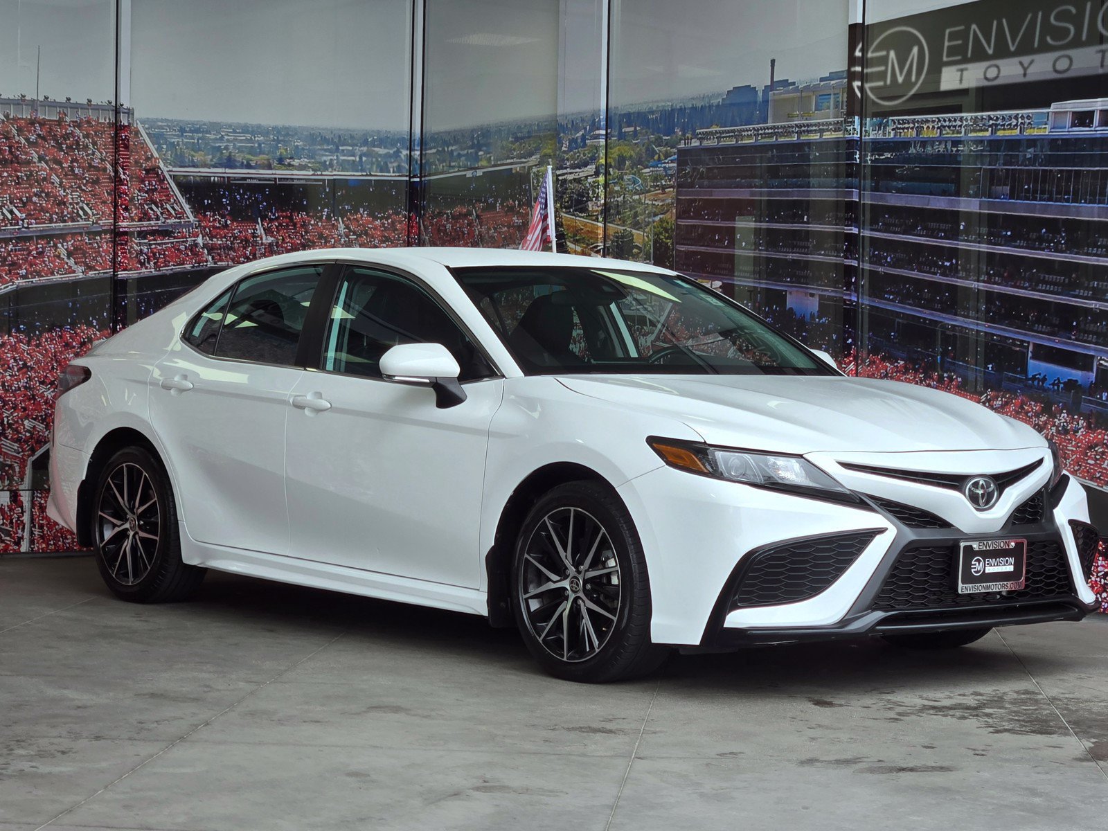 Certified 2023 Toyota Camry SE FWD image 1