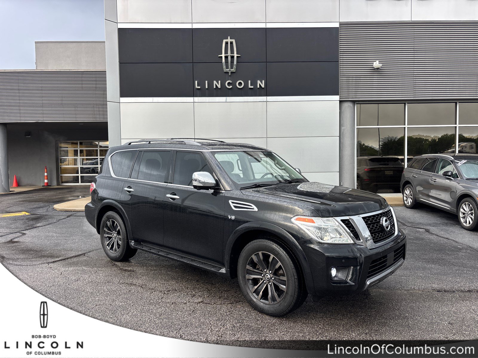 Used 2019 Nissan Armada Platinum w/ Captain's Chairs Package AWD/4WD video 1