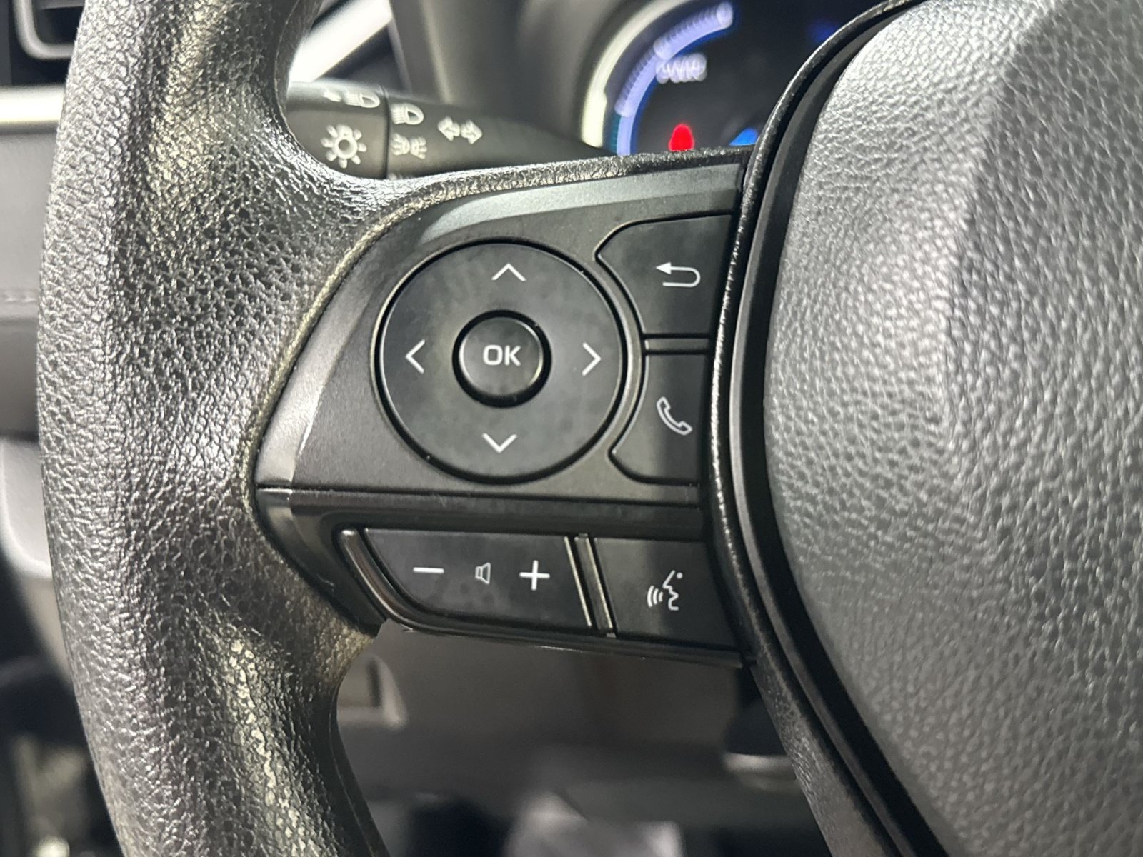 Used 2025 Toyota RAV4 XLE AWD/4WD image 45