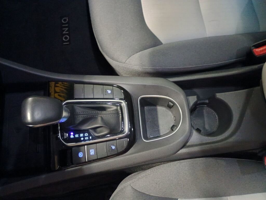 Used 2020 Hyundai Ioniq SEL image 16