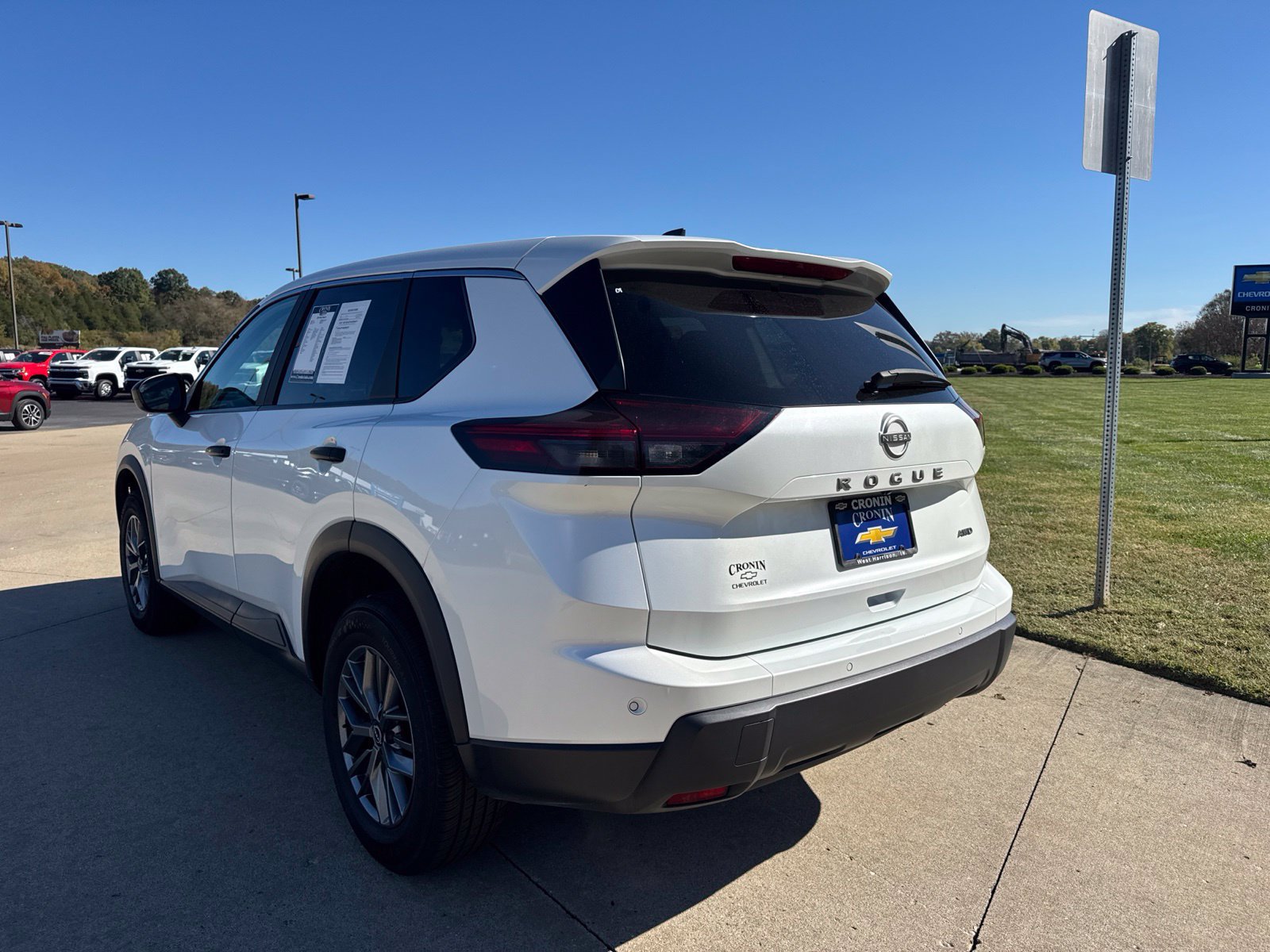 Used 2024 Nissan Rogue S AWD/4WD image 8